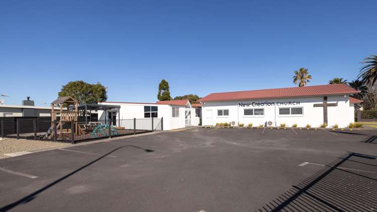 64 Girven Road_1