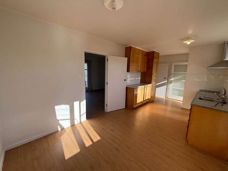 72 Roberts Road Te Atatu South_9