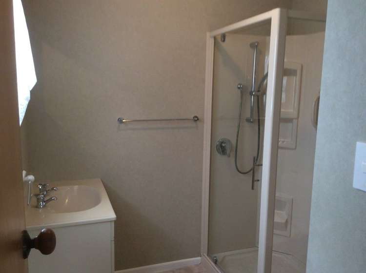 8 Eaton Crescent Otamatea_15