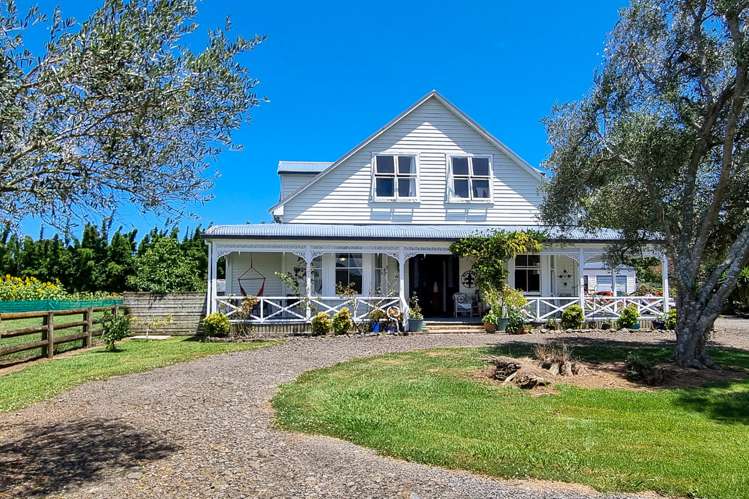 2179 State Highway 16 Helensville_14