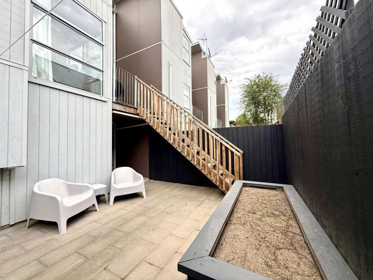 3/3 Grove Road Addington_16