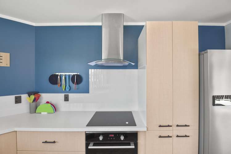 96 Brian Crescent Stanmore Bay_3