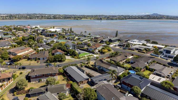 6 Fielding Crescent Farm Cove_31