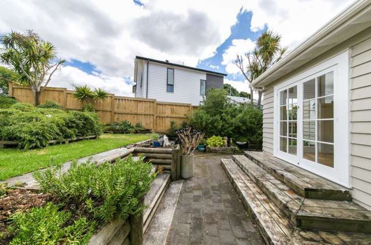 Titirangi Road Titirangi_10