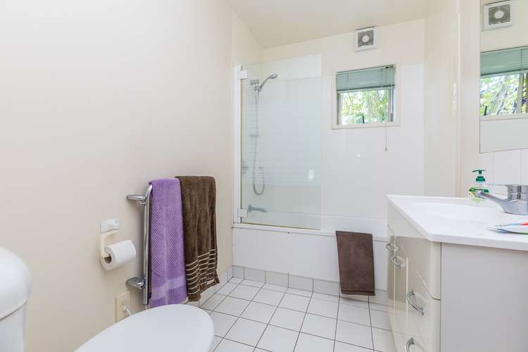 1/2 Upper Queen Street Auckland Central_11