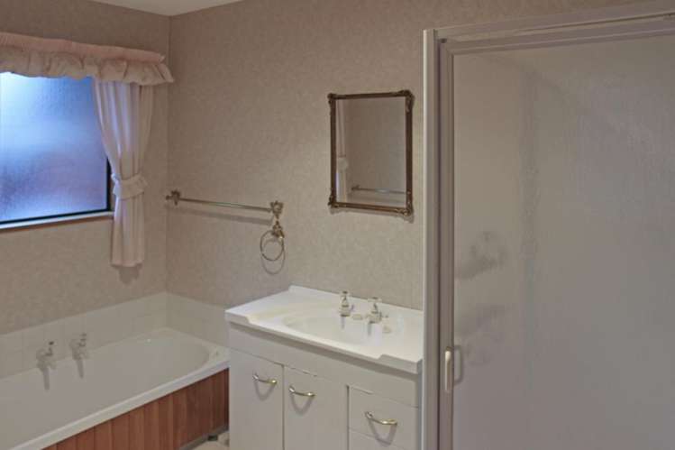 66 Gilberthorpes Road Hei Hei_7