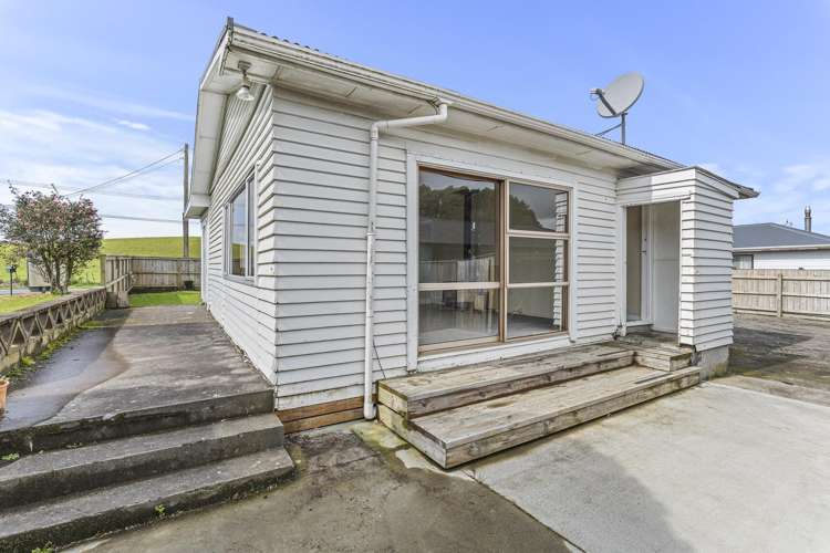 44 Egmont Road Waiwhakaiho_16