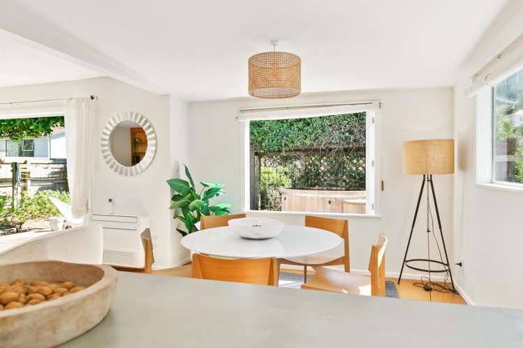 174 Queens Drive Lyall Bay_7