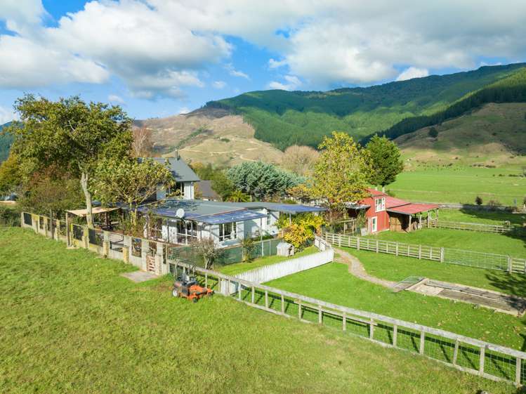 1349 Queen Charlotte Drive Anakiwa and Surrounds_17