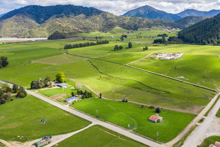 1231 Queen Charlotte Drive Anakiwa and Surrounds_18