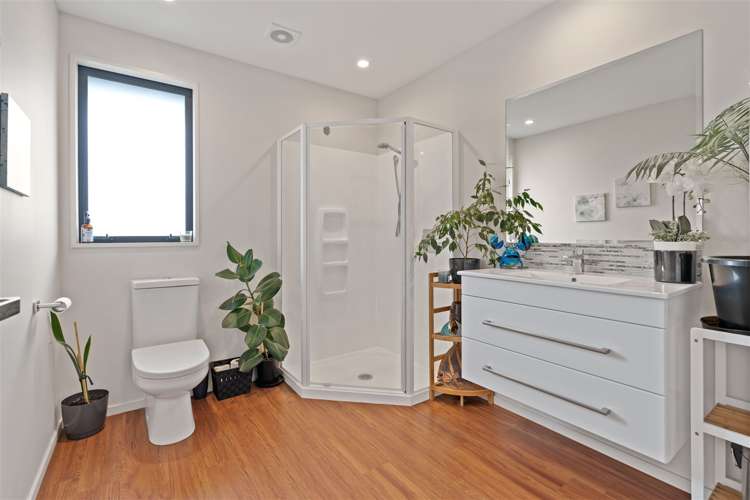 76 Rowan Avenue Aranui_11