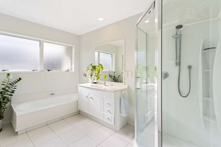 22 Windfall Grove Greenhithe_18
