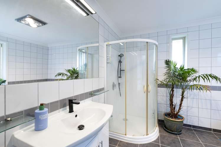 43 Bruces Road Sefton_18