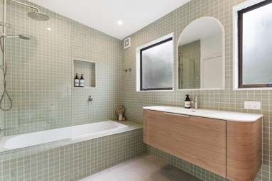 2/26 Colonial Road_2