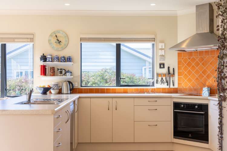 7 Avion Terrace Raumati Beach_2