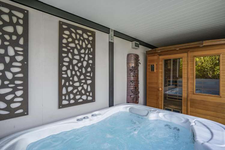 81 Queens Grove Hutt Central_38