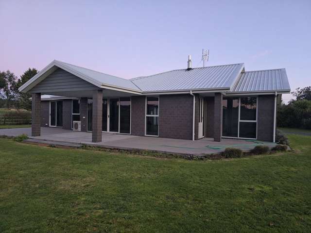 Modern 3BR Home with Luxe Amenities & huge shed