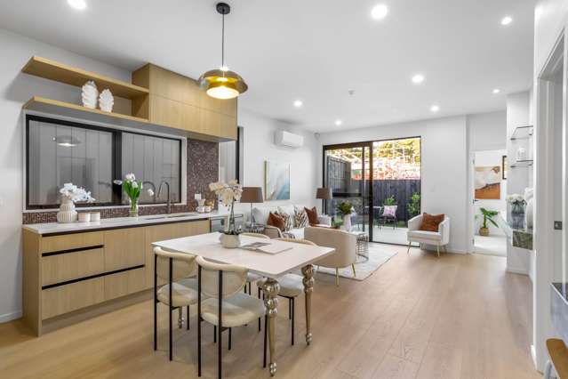 Brand-New North-Facing Single-Level in Strathmill