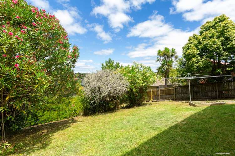 2/51a Target Road Totara Vale_11