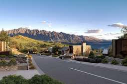 Trophy sites atop Queenstown Hill
