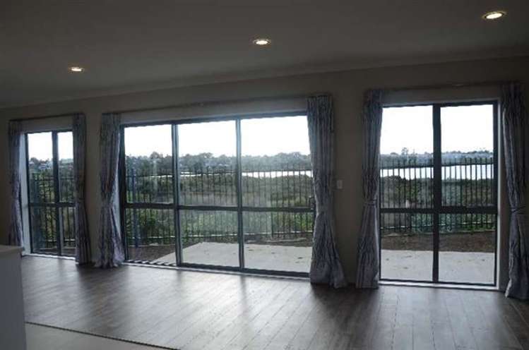 9 Iwinuku Crescent Wattle Downs_2