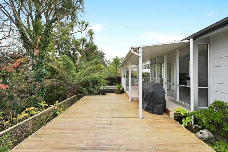 15 Lansdowne Crescent Glenview_17