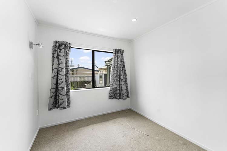 2/12 Graham Road Conifer Grove_6