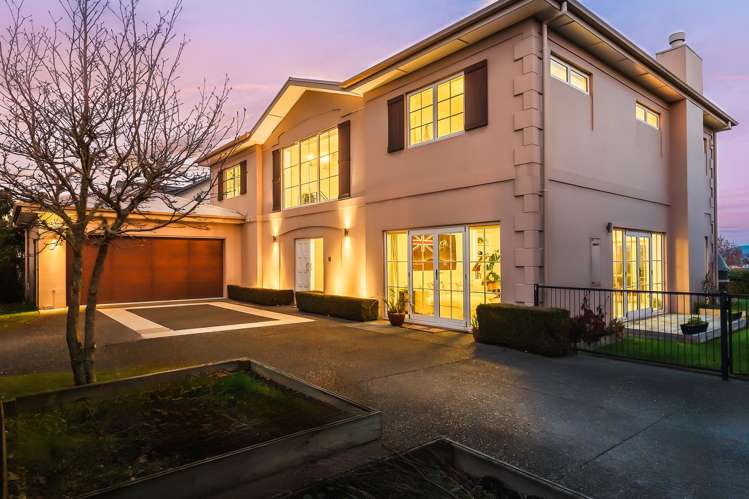 18 Chateau Crescent Rangatira Park_24