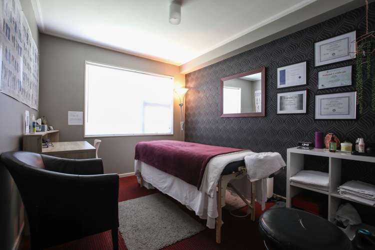 8 Home Street Winton_19