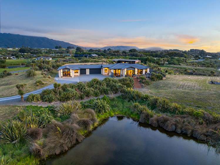 37 Pingao Lane Peka Peka_1