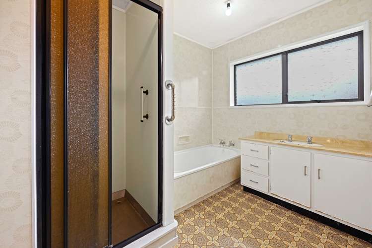 8 Sandalwood Drive Dinsdale_11