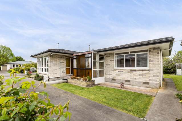 This home has Hart- And the vendor says sell!