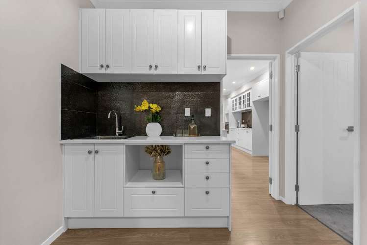 19 Carrickdawson Drive Flat Bush_10