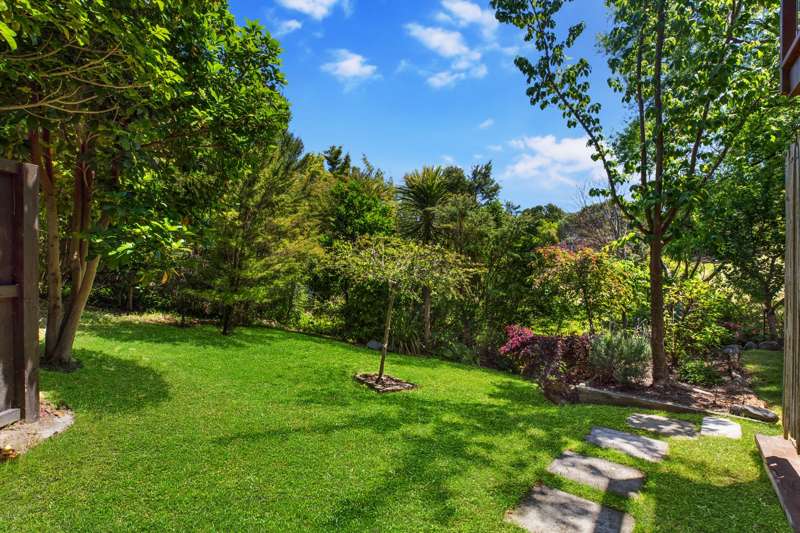5 17 Akoranga Drive Northcote North Shore City Houses For