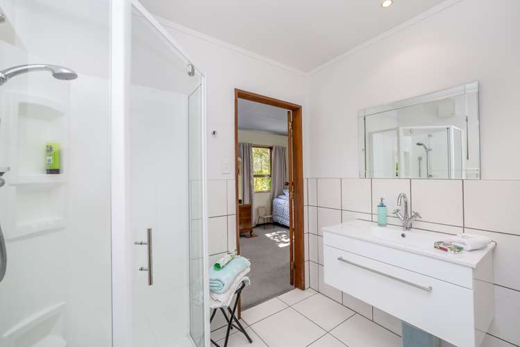 68 Eringa Road Longbush_14