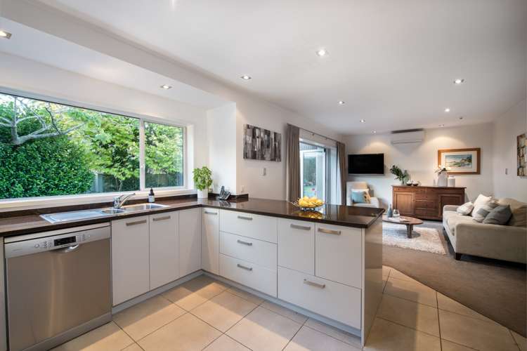 7 Christensen Place Forrest Hill_23