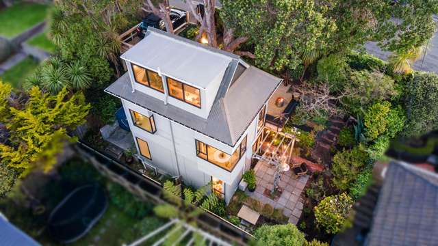 Hidden Gem - City Fringe Tree House!