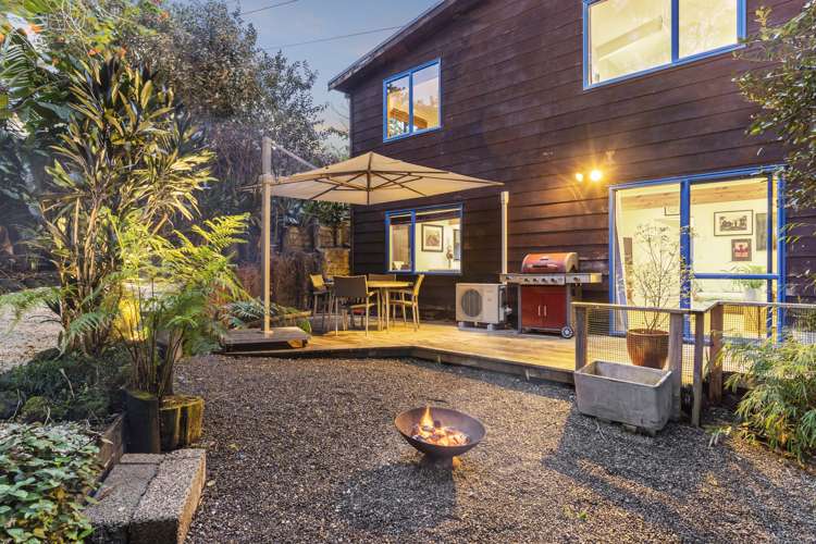 2/15 Emirau Place Glenfield_14