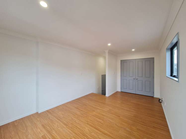 Arrowsmith Drive Flat Bush_14