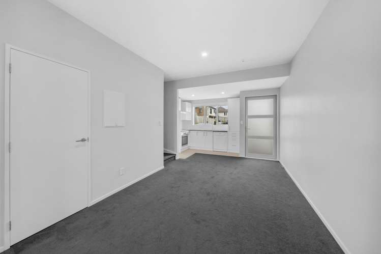 15/11 Ray Small Drive Papakura_9