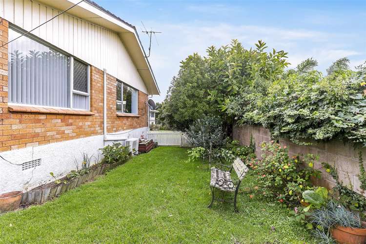 2/14 Rowan Terrace Te Atatu South_15