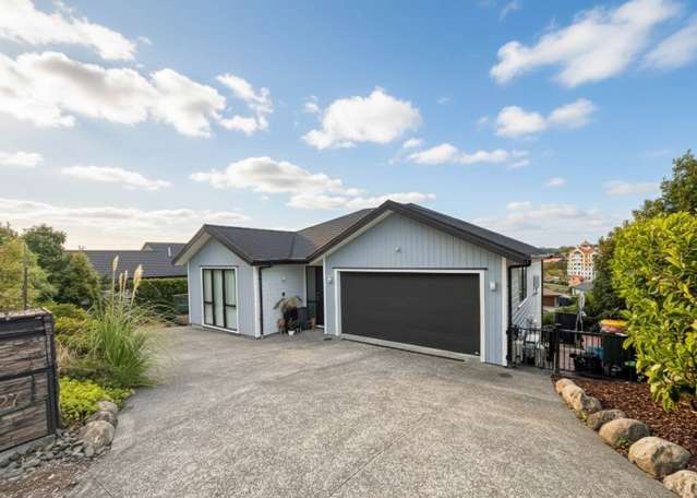 4 Bedroom Family Home With Additional Study