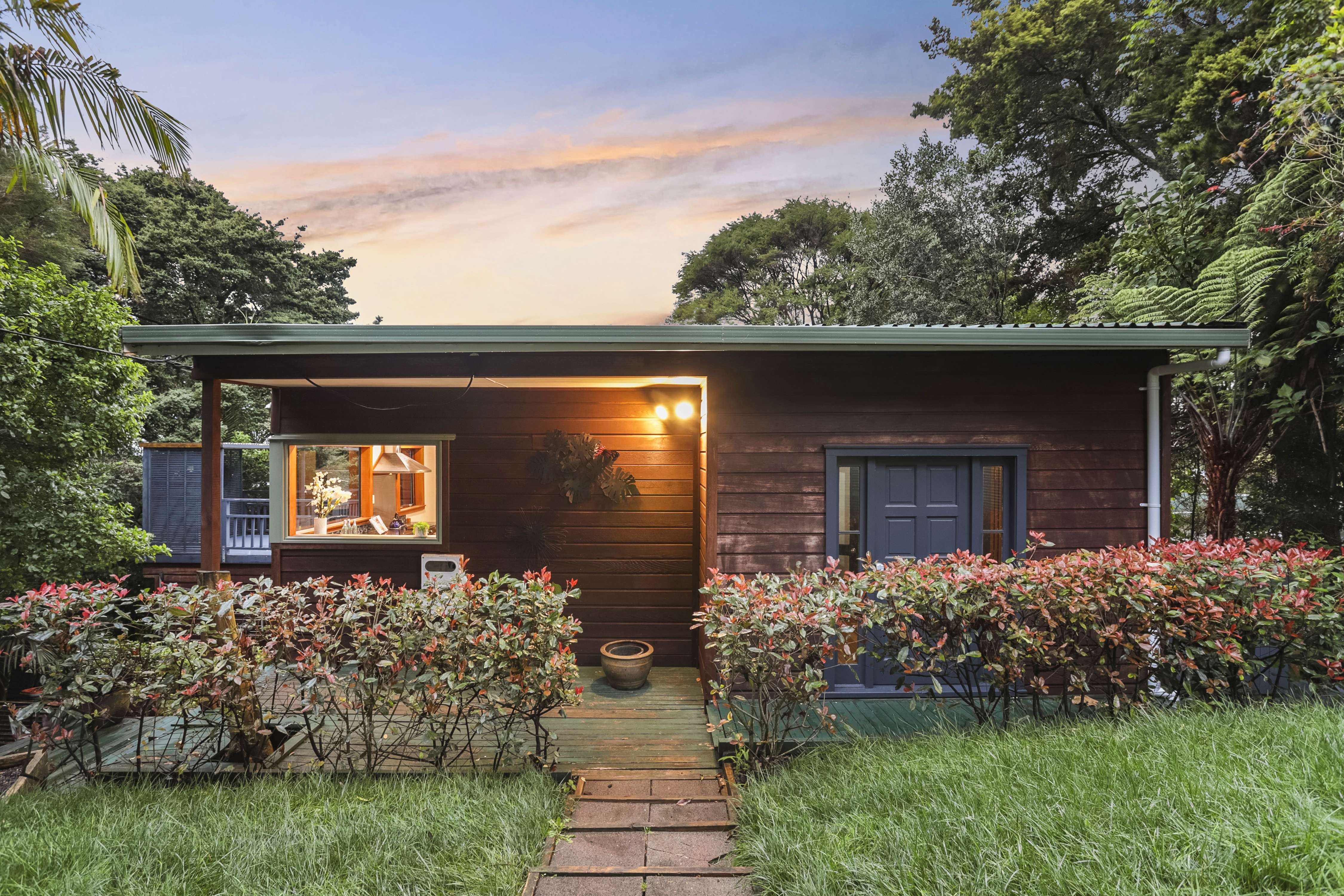 26 Kauri Point Road Laingholm Waitakere City Houses for Sale