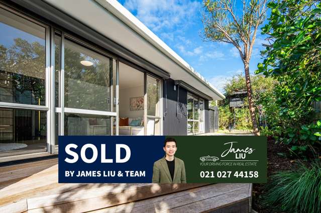 Sold Under Hammer! Happy vendors and buyers