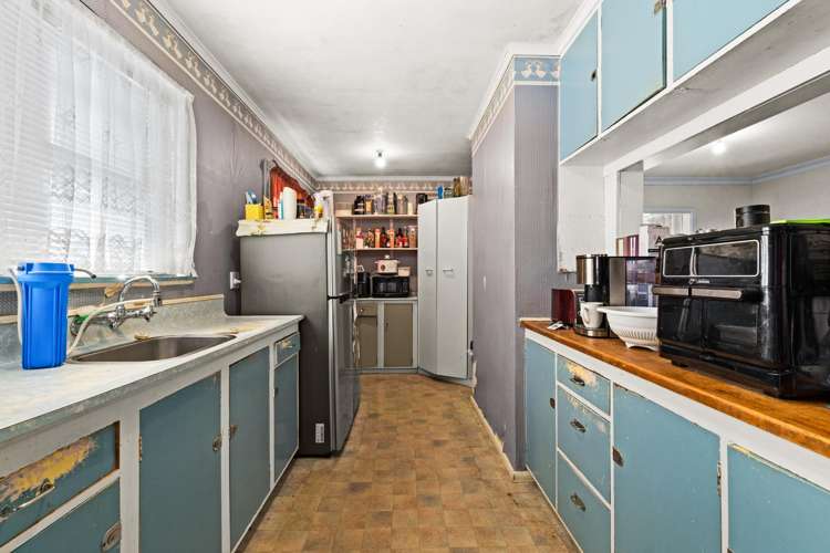 1206 Norfolk Crescent Mayfair_4