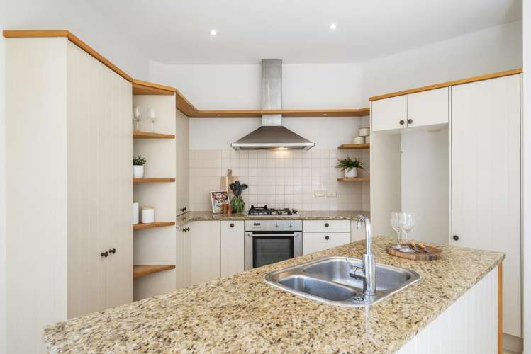 1 Scarlet Oak Drive Schnapper Rock_12