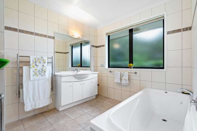 13 Brentwood Avenue Kamo_22