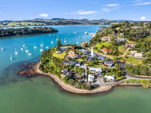 Flexible Living, Exquisite Water Views!