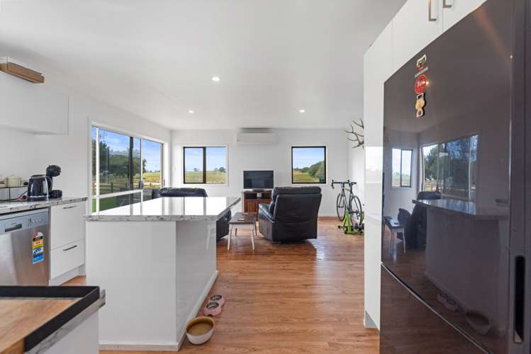 92 Ohinepanea Road Pukehina_11