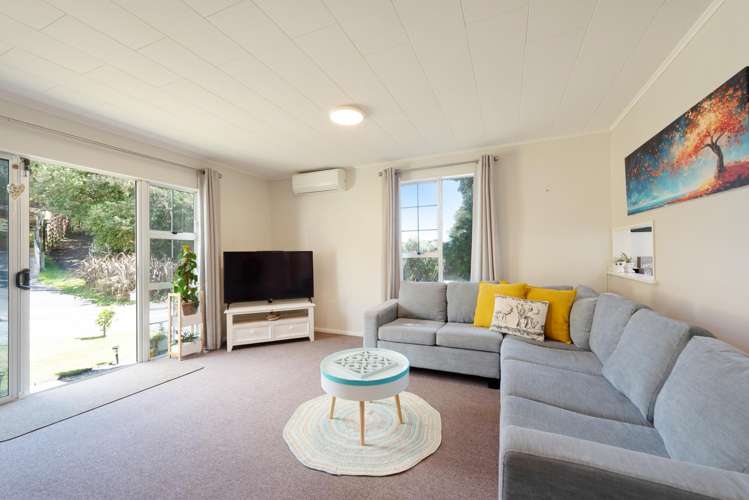 1/19 Yarrow Place Papakowhai_5